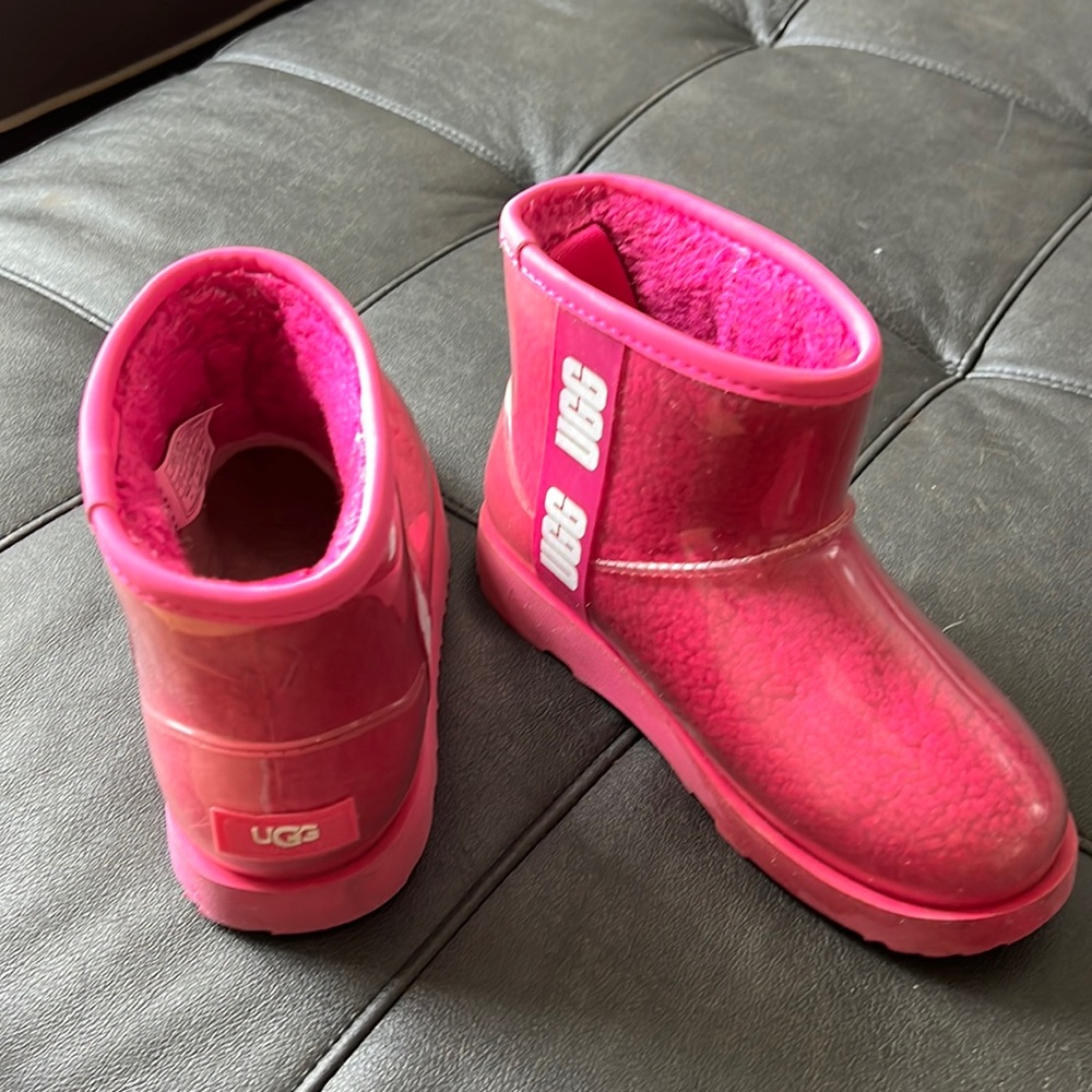 UGG Mini Boots Clear, Girls Size 2. Taffy Pink